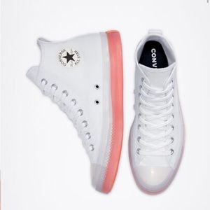 EXTRA COMFORT. ENDLESS COOL.

The Chuck Taylor has extra comfort and support.